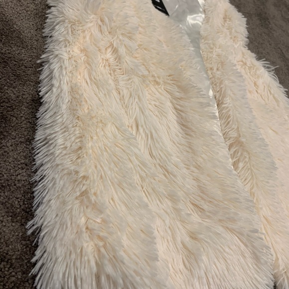 Fashion nova Faux fur vest - Picture 4 of 5
